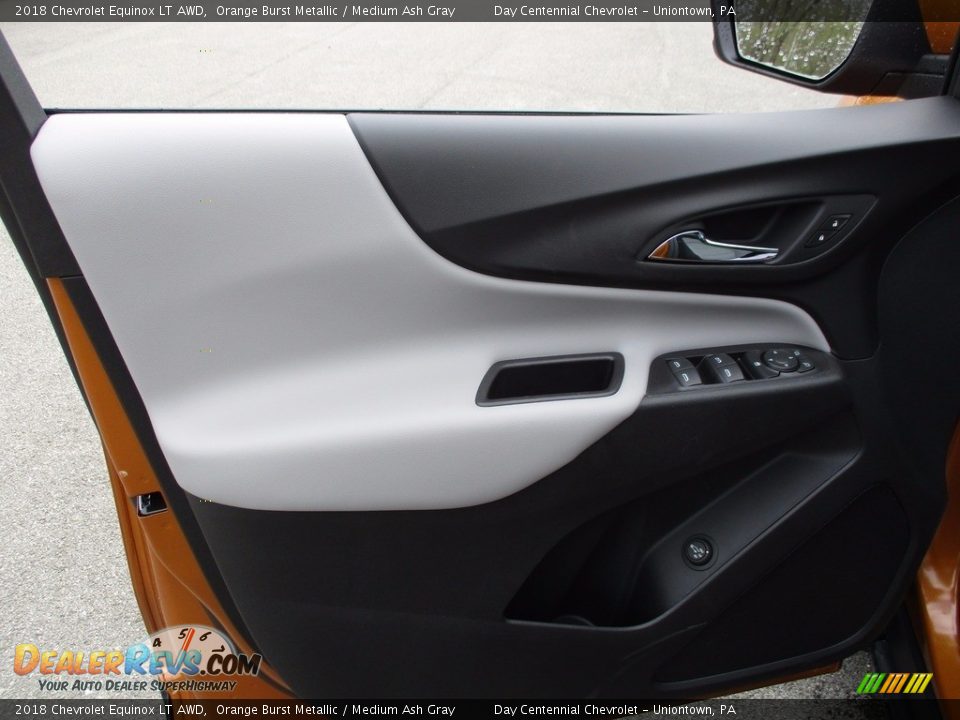 Door Panel of 2018 Chevrolet Equinox LT AWD Photo #12