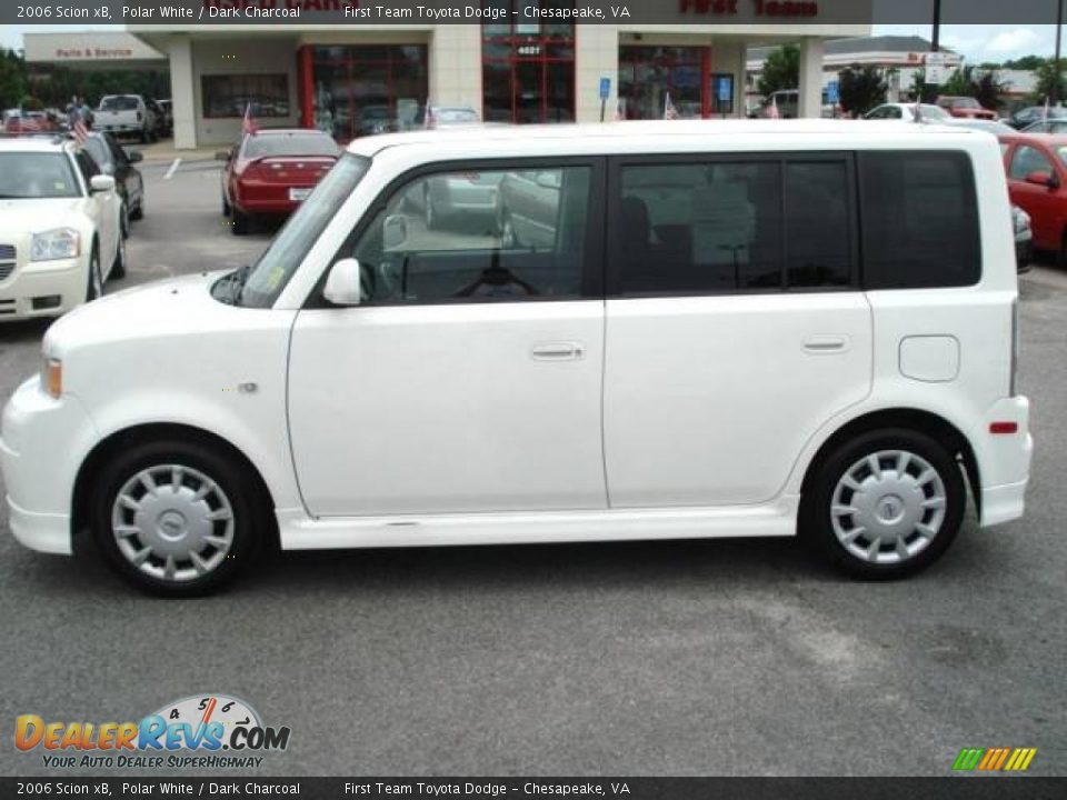 2006 Scion xB Polar White / Dark Charcoal Photo #2