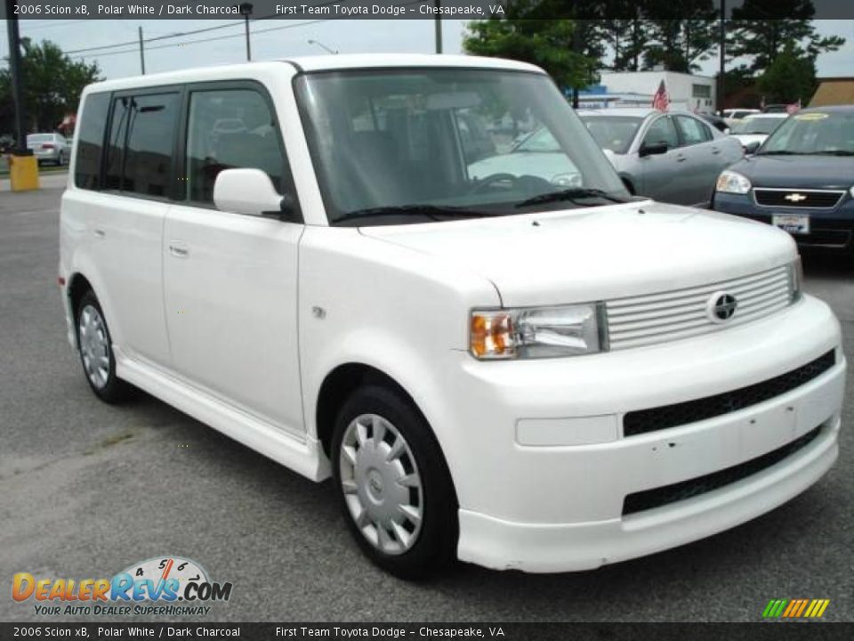 2006 Scion xB Polar White / Dark Charcoal Photo #7