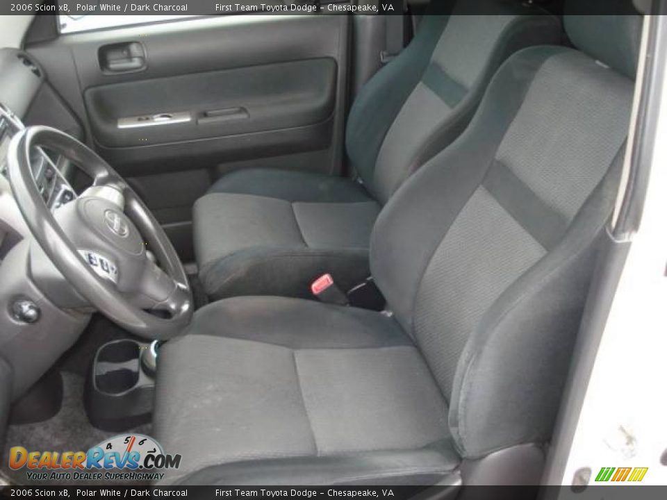 2006 Scion xB Polar White / Dark Charcoal Photo #9