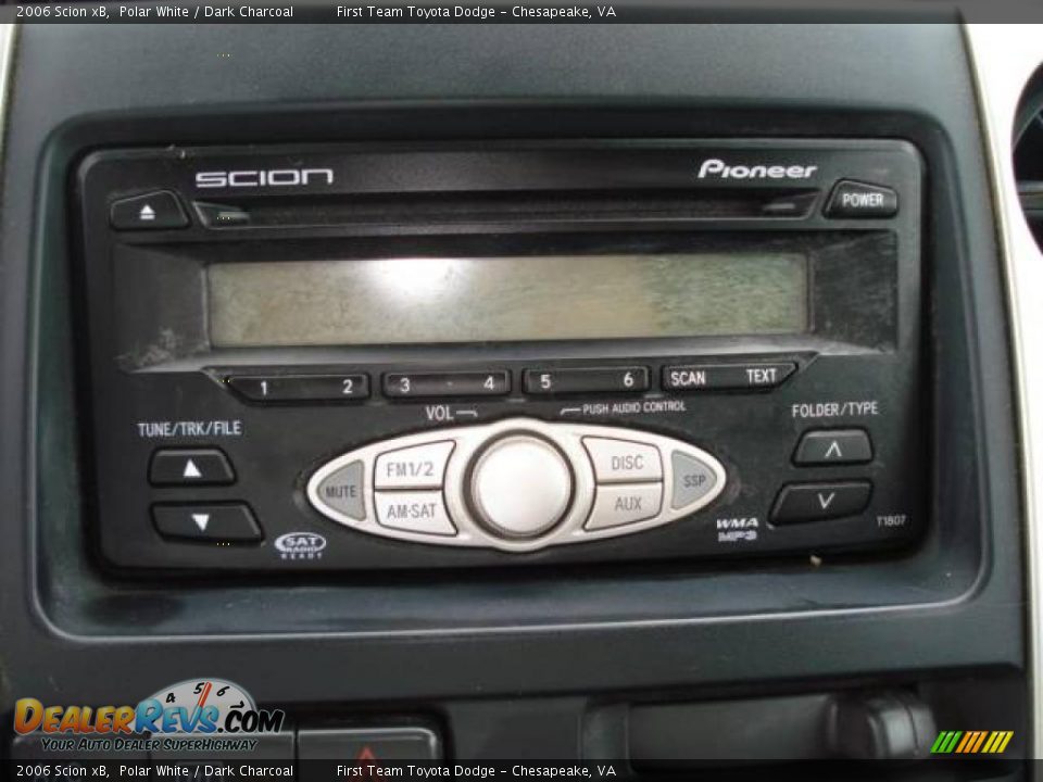 2006 Scion xB Polar White / Dark Charcoal Photo #11