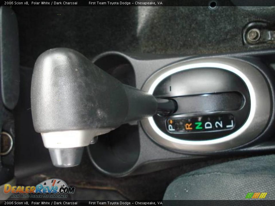 2006 Scion xB Polar White / Dark Charcoal Photo #13