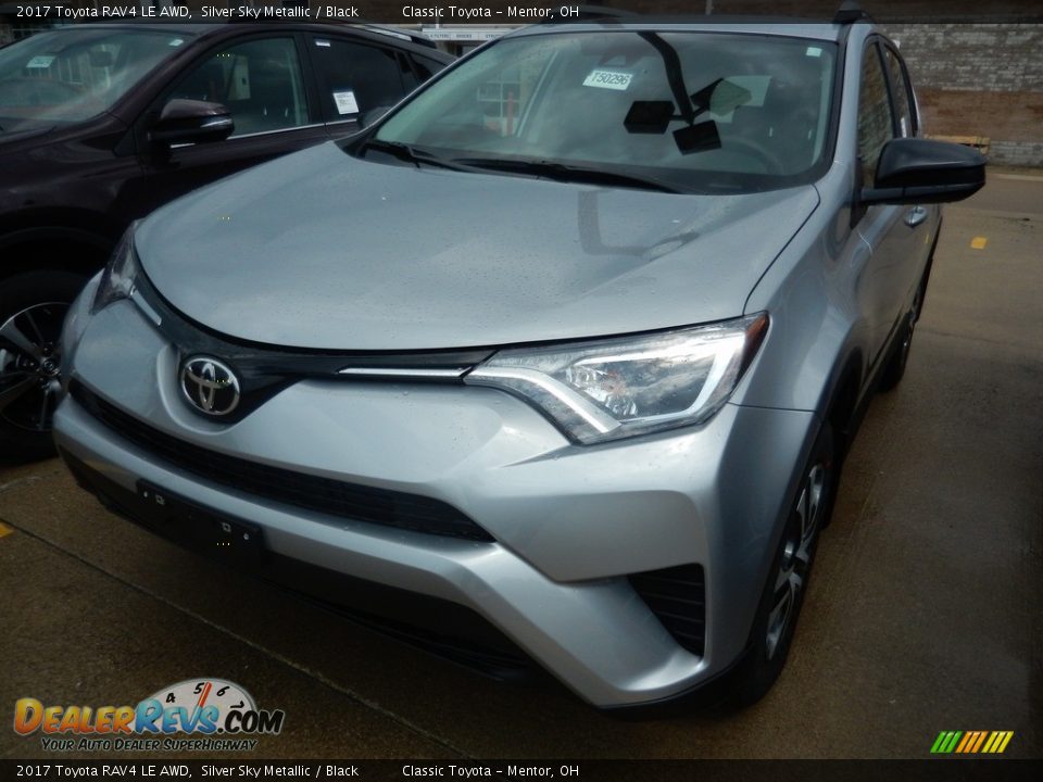 Front 3/4 View of 2017 Toyota RAV4 LE AWD Photo #1
