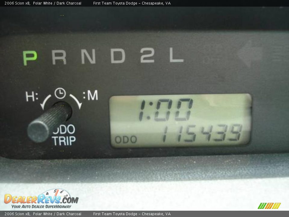 2006 Scion xB Polar White / Dark Charcoal Photo #14