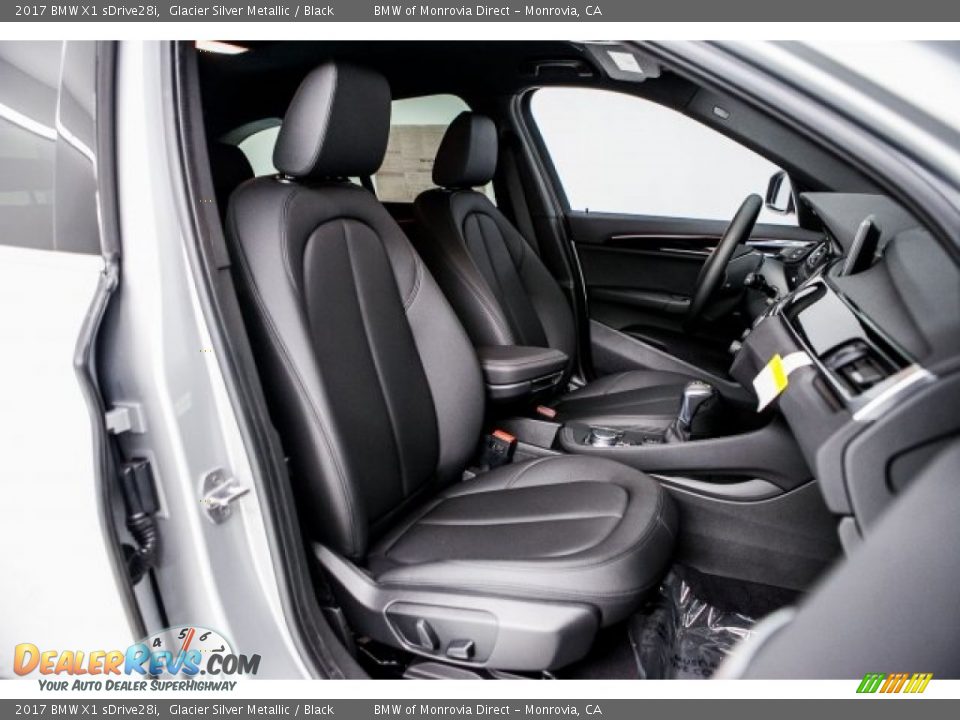 2017 BMW X1 sDrive28i Glacier Silver Metallic / Black Photo #2