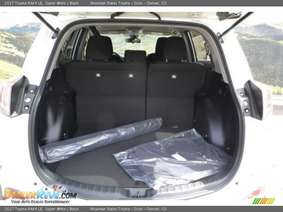 2017 Toyota RAV4 LE Super White / Black Photo #8