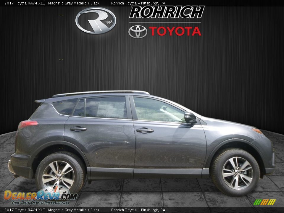 2017 Toyota RAV4 XLE Magnetic Gray Metallic / Black Photo #2