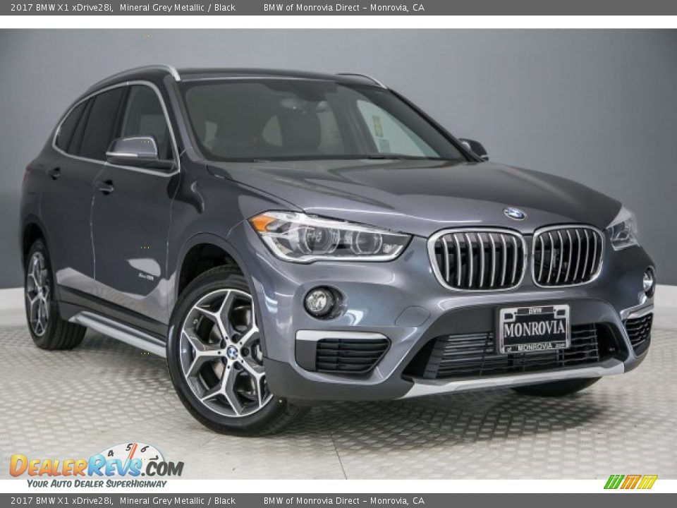 Front 3/4 View of 2017 BMW X1 xDrive28i Photo #12