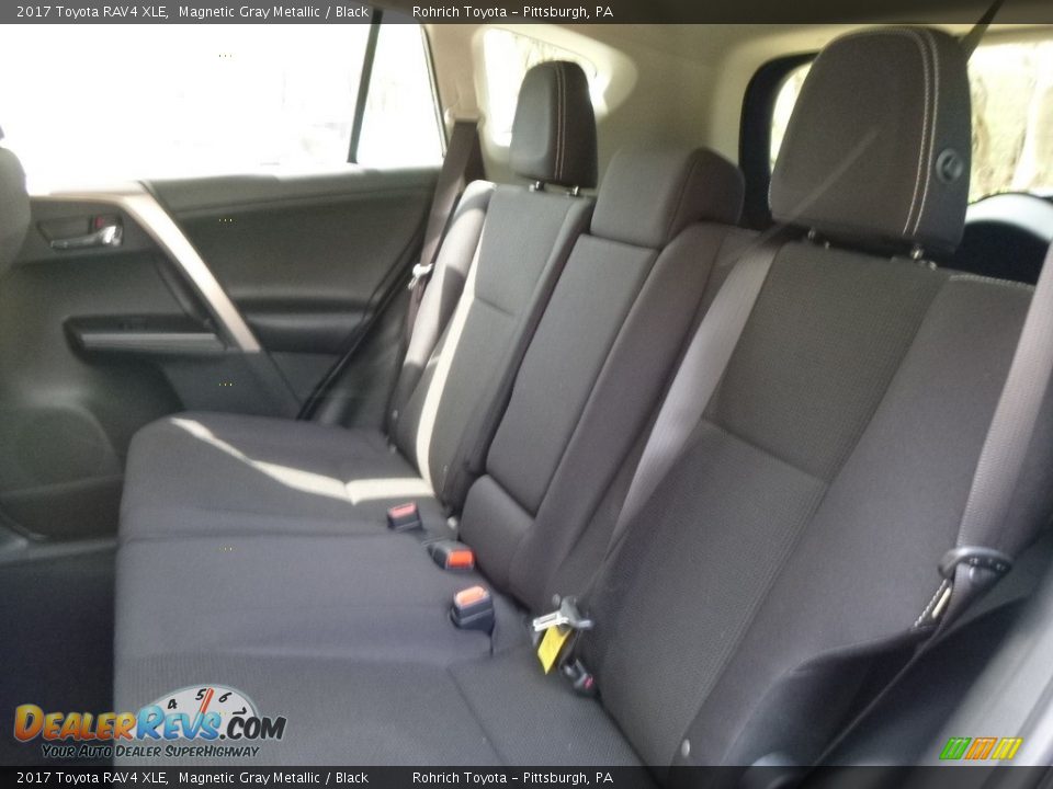 2017 Toyota RAV4 XLE Magnetic Gray Metallic / Black Photo #7