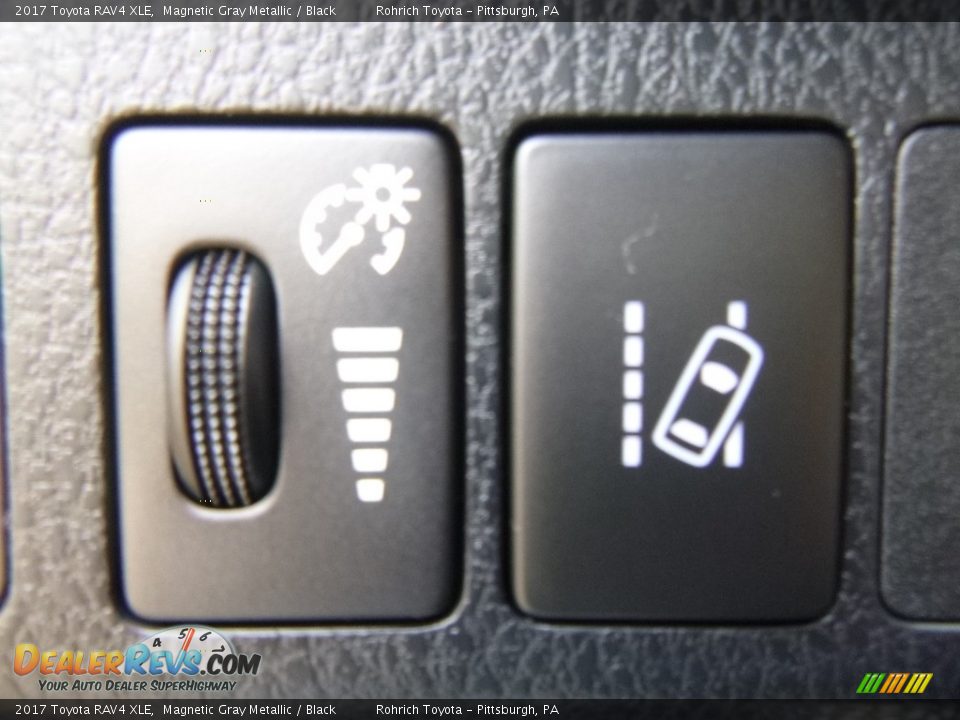 2017 Toyota RAV4 XLE Magnetic Gray Metallic / Black Photo #14