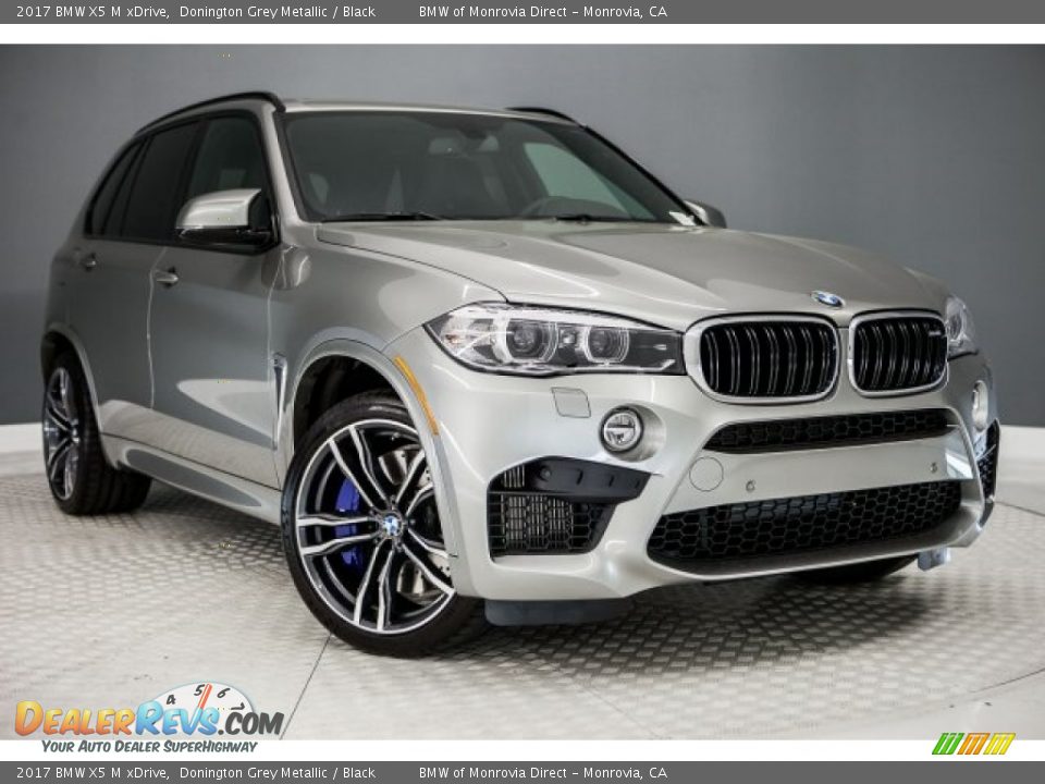 Front 3/4 View of 2017 BMW X5 M xDrive Photo #12