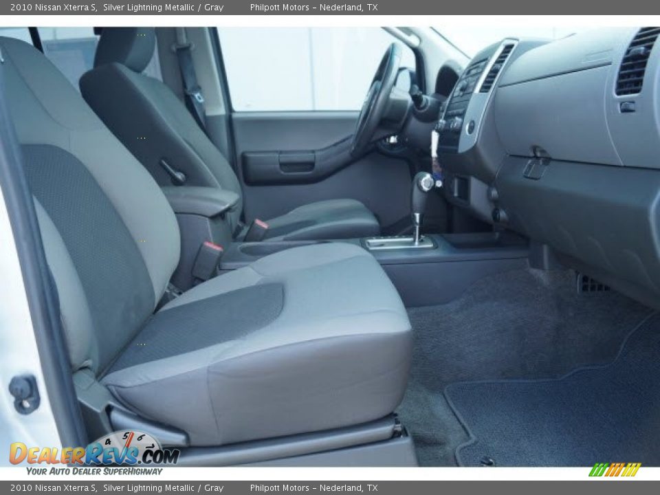 2010 Nissan Xterra S Silver Lightning Metallic / Gray Photo #16