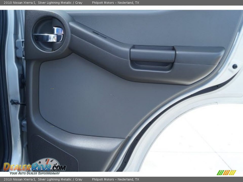 2010 Nissan Xterra S Silver Lightning Metallic / Gray Photo #17