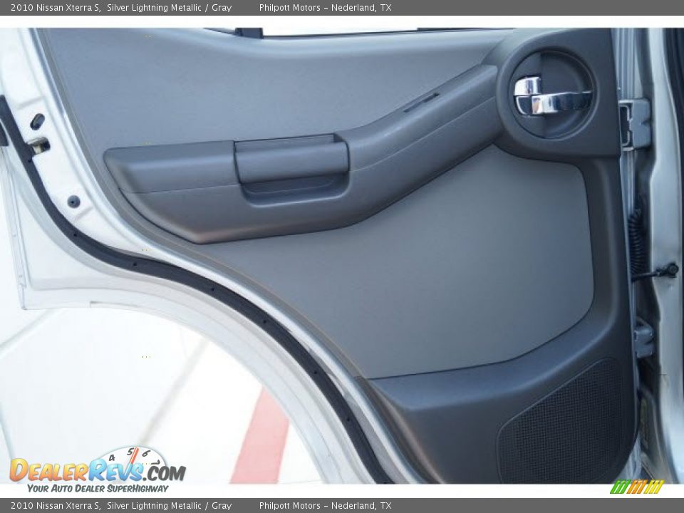 2010 Nissan Xterra S Silver Lightning Metallic / Gray Photo #20