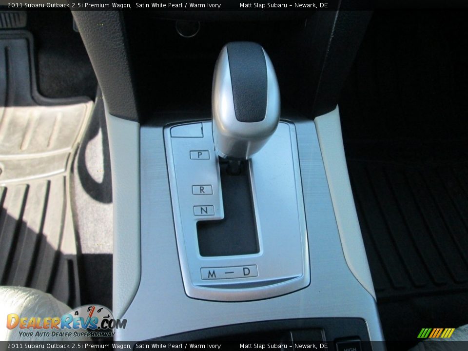 2011 Subaru Outback 2.5i Premium Wagon Satin White Pearl / Warm Ivory Photo #25