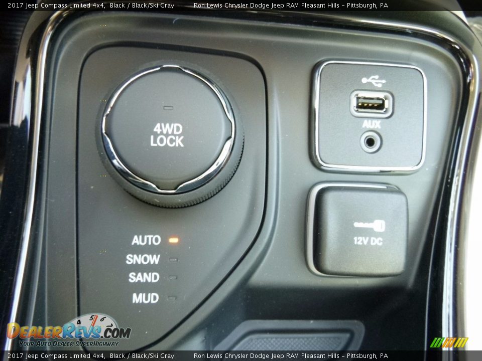 Controls of 2017 Jeep Compass Limited 4x4 Photo #16