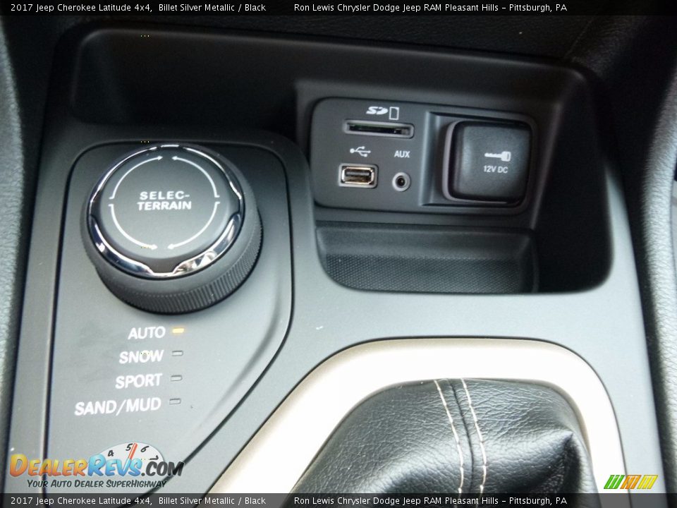 2017 Jeep Cherokee Latitude 4x4 Billet Silver Metallic / Black Photo #17