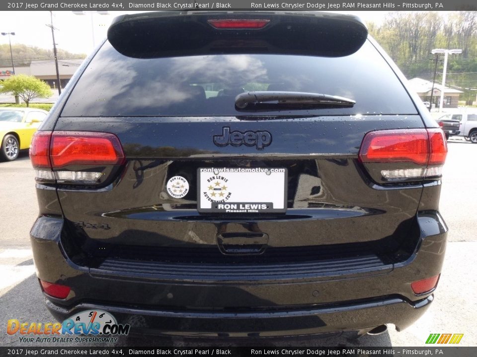 2017 Jeep Grand Cherokee Laredo 4x4 Diamond Black Crystal Pearl / Black Photo #4