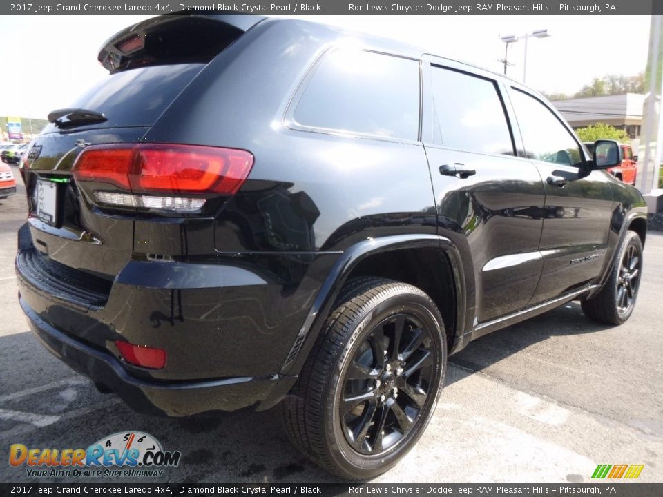 2017 Jeep Grand Cherokee Laredo 4x4 Diamond Black Crystal Pearl / Black Photo #6