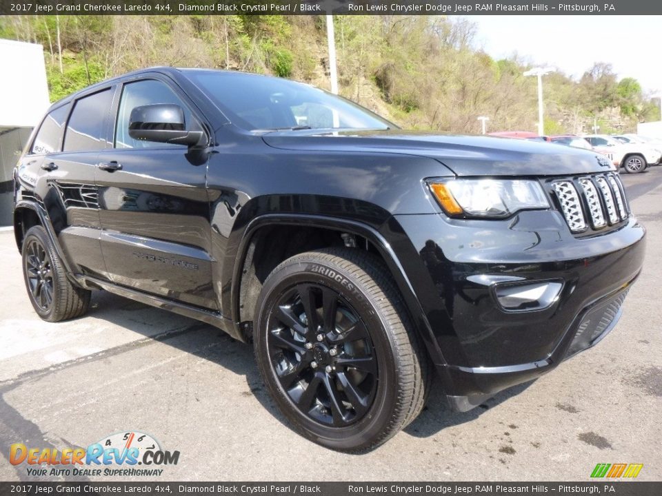 2017 Jeep Grand Cherokee Laredo 4x4 Diamond Black Crystal Pearl / Black Photo #8