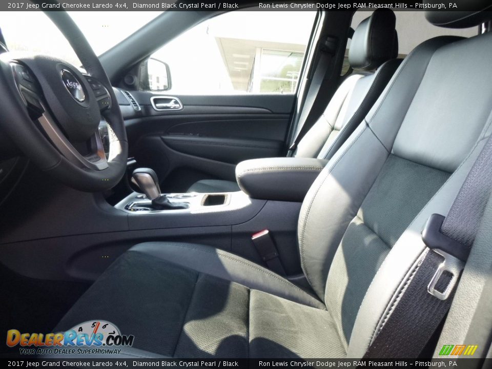 2017 Jeep Grand Cherokee Laredo 4x4 Diamond Black Crystal Pearl / Black Photo #11