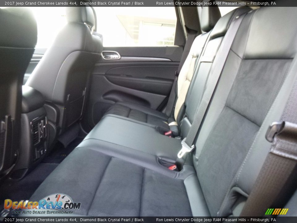 2017 Jeep Grand Cherokee Laredo 4x4 Diamond Black Crystal Pearl / Black Photo #12