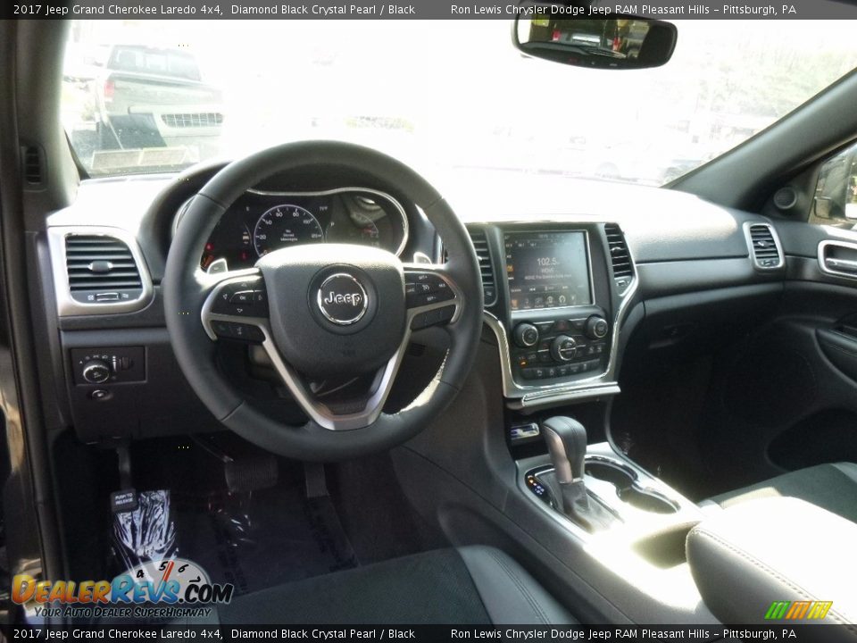 2017 Jeep Grand Cherokee Laredo 4x4 Diamond Black Crystal Pearl / Black Photo #13