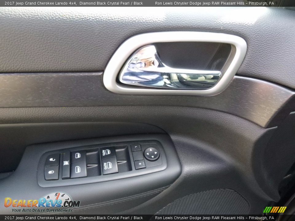 2017 Jeep Grand Cherokee Laredo 4x4 Diamond Black Crystal Pearl / Black Photo #14