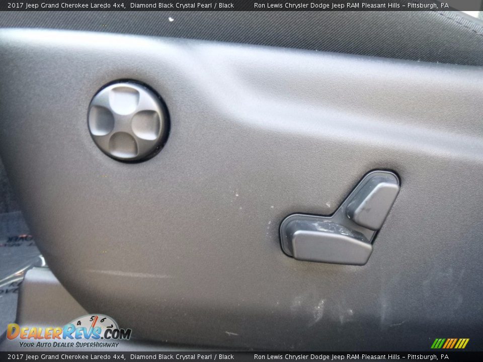 2017 Jeep Grand Cherokee Laredo 4x4 Diamond Black Crystal Pearl / Black Photo #16
