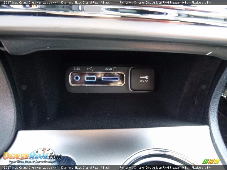 2017 Jeep Grand Cherokee Laredo 4x4 Diamond Black Crystal Pearl / Black Photo #18