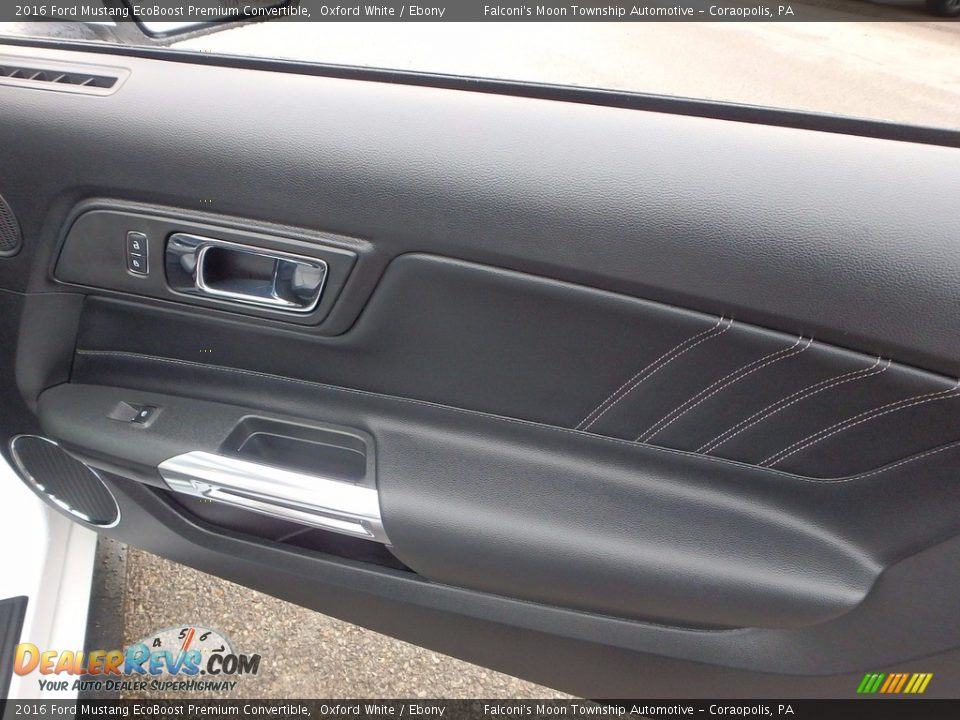 Door Panel of 2016 Ford Mustang EcoBoost Premium Convertible Photo #12
