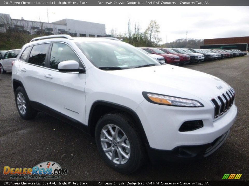 2017 Jeep Cherokee Latitude 4x4 Bright White / Black Photo #8