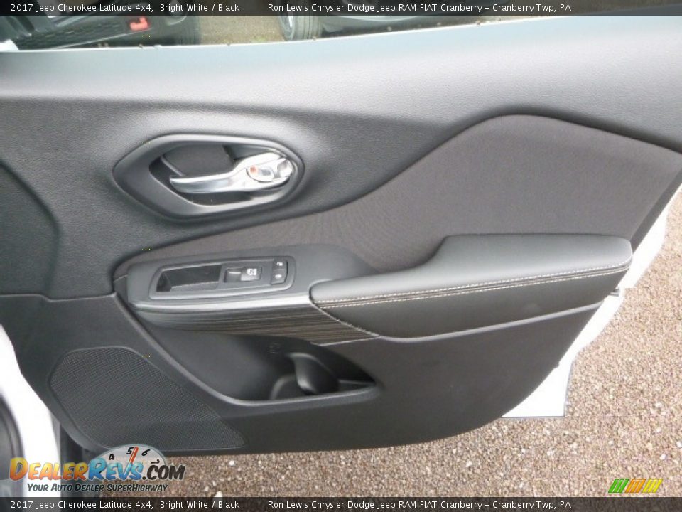 2017 Jeep Cherokee Latitude 4x4 Bright White / Black Photo #10