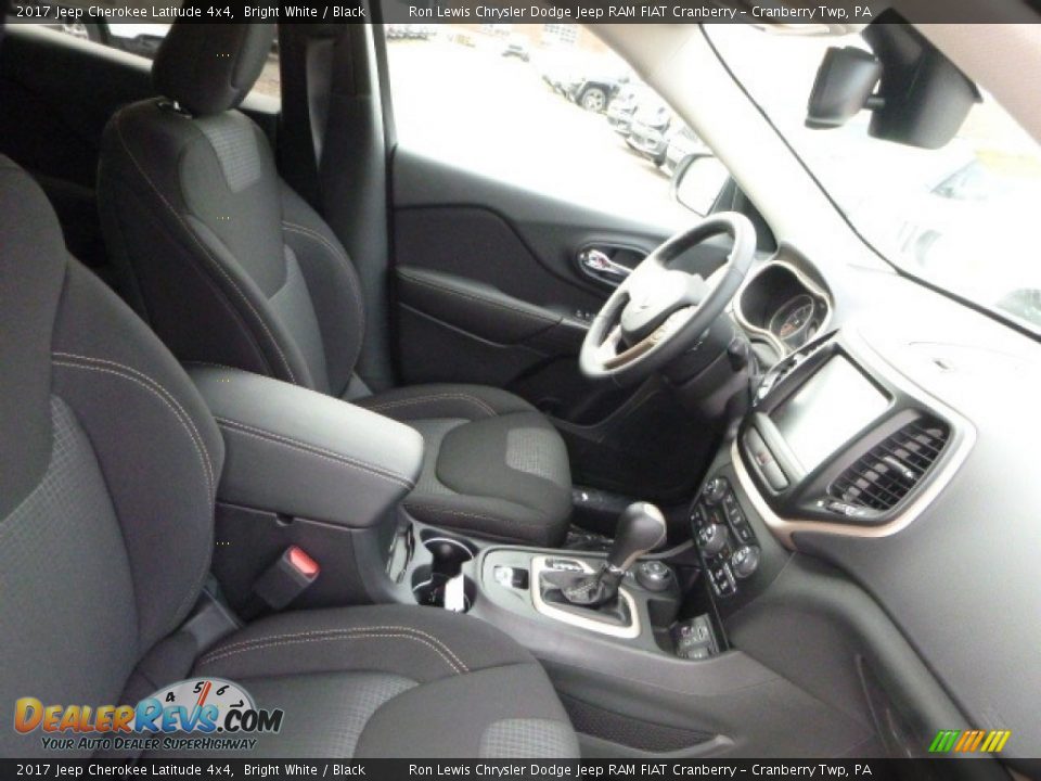 2017 Jeep Cherokee Latitude 4x4 Bright White / Black Photo #11