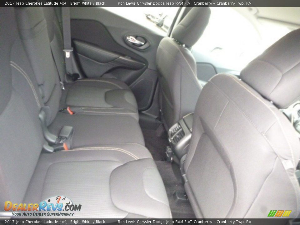 2017 Jeep Cherokee Latitude 4x4 Bright White / Black Photo #13