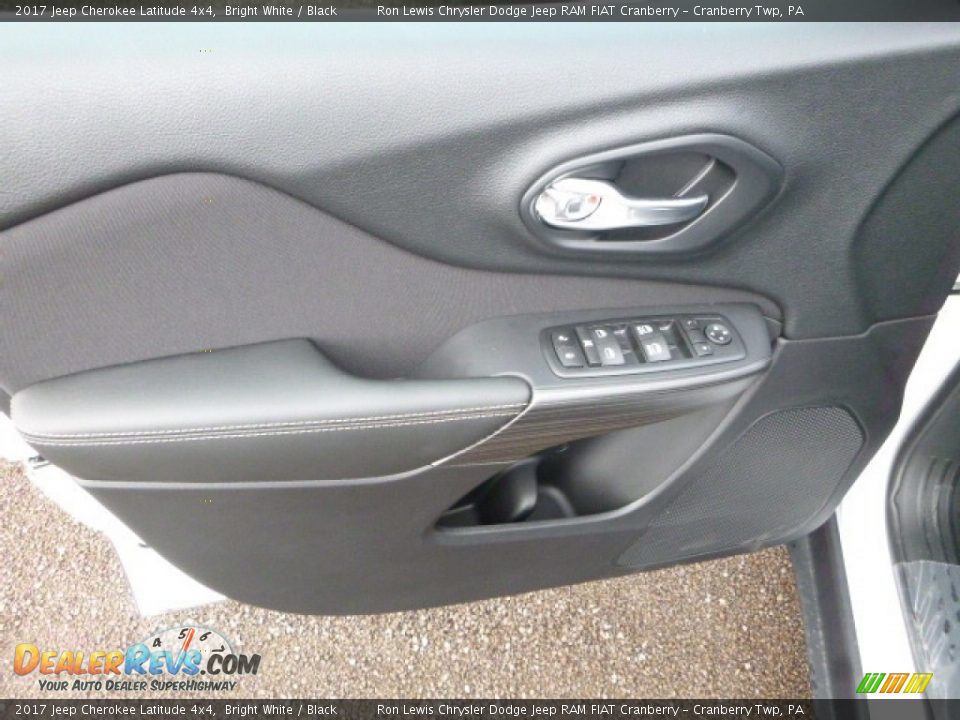 2017 Jeep Cherokee Latitude 4x4 Bright White / Black Photo #15