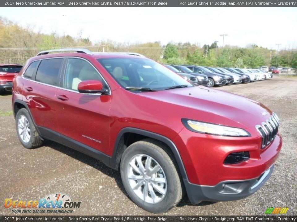 Front 3/4 View of 2017 Jeep Cherokee Limited 4x4 Photo #12