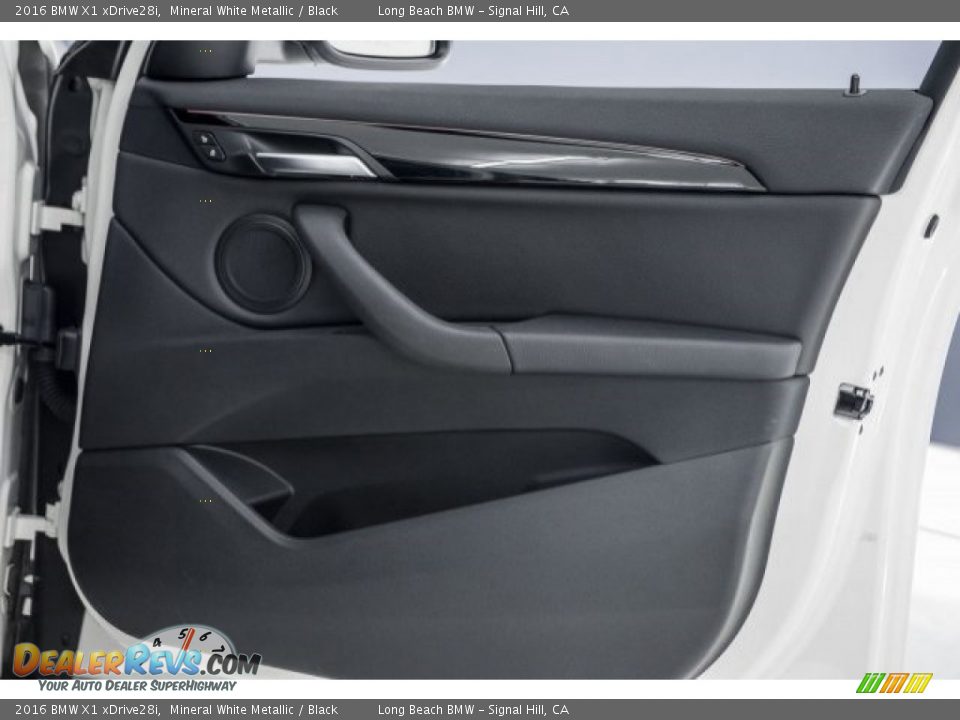 2016 BMW X1 xDrive28i Mineral White Metallic / Black Photo #23