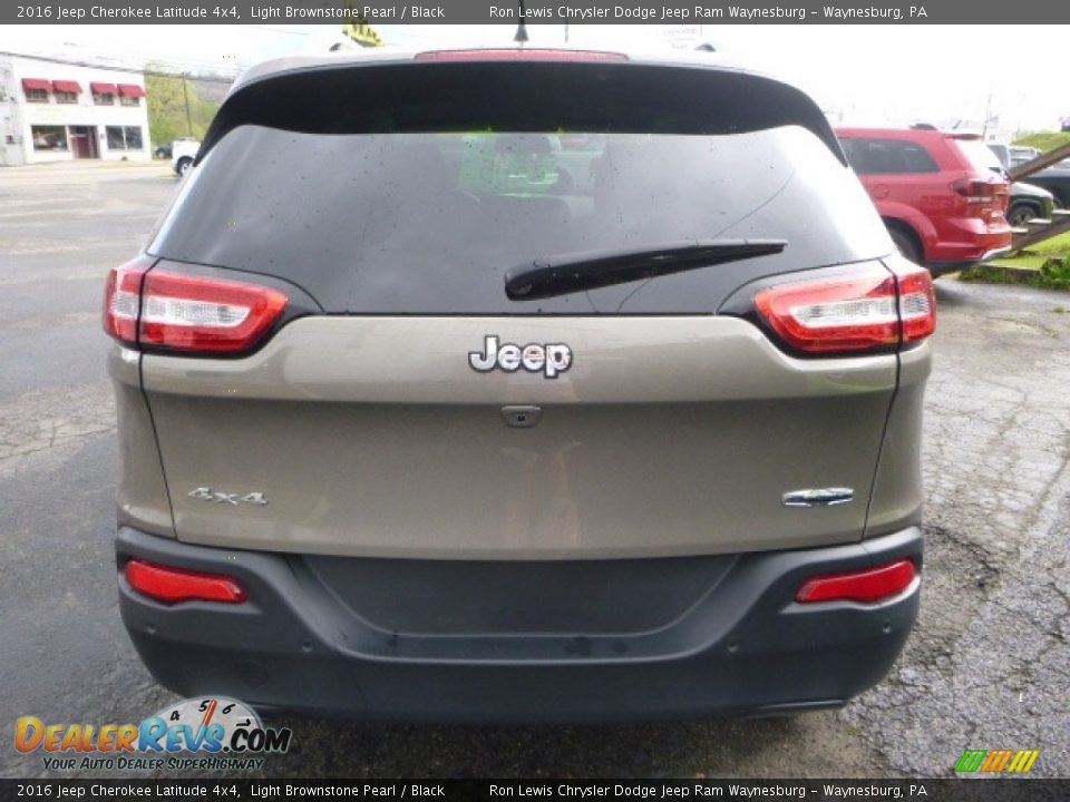 2016 Jeep Cherokee Latitude 4x4 Light Brownstone Pearl / Black Photo #5