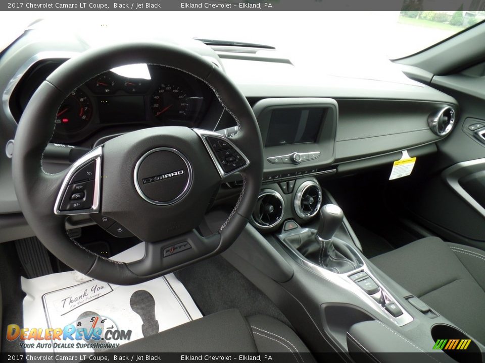 Dashboard of 2017 Chevrolet Camaro LT Coupe Photo #15