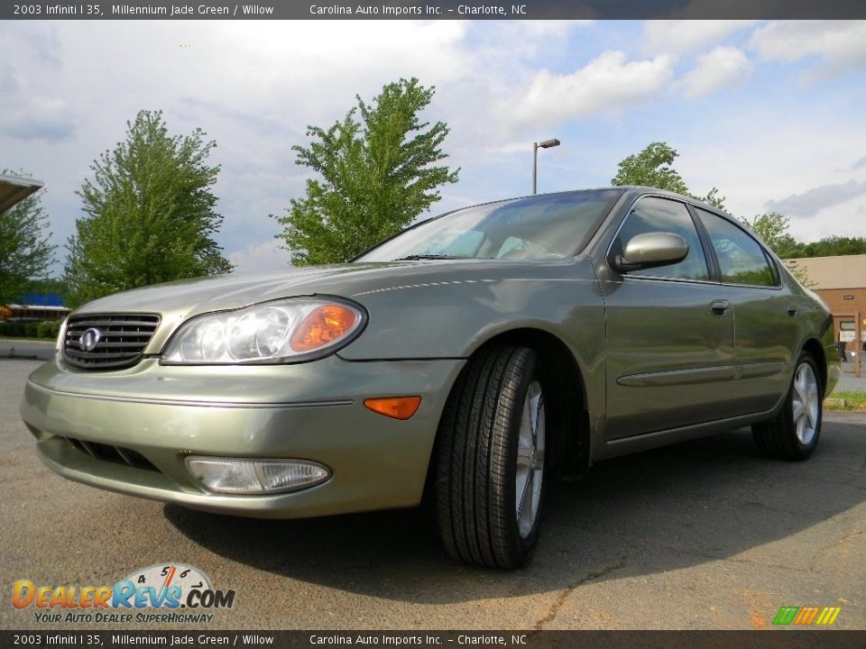 Front 3/4 View of 2003 Infiniti I 35 Photo #6
