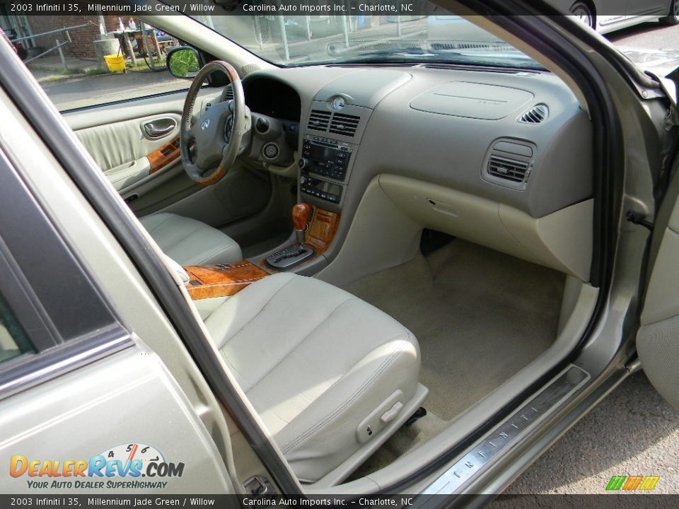 Dashboard of 2003 Infiniti I 35 Photo #21