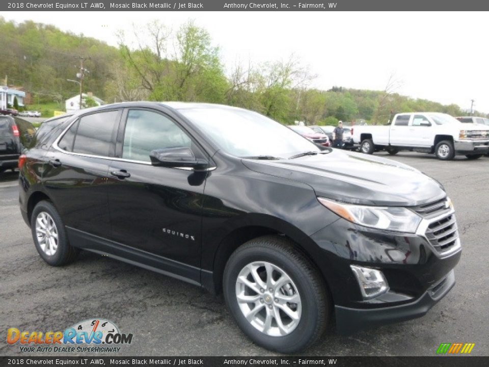 Front 3/4 View of 2018 Chevrolet Equinox LT AWD Photo #1