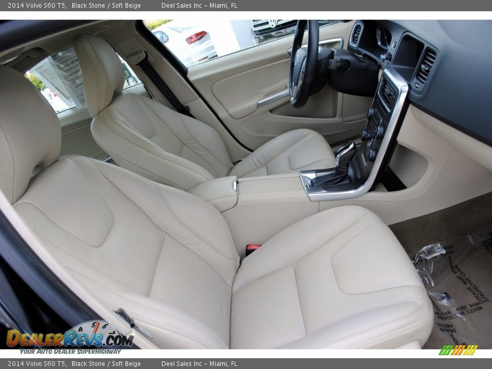 Front Seat of 2014 Volvo S60 T5 Photo #19
