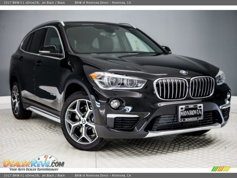 Front 3/4 View of 2017 BMW X1 xDrive28i Photo #12