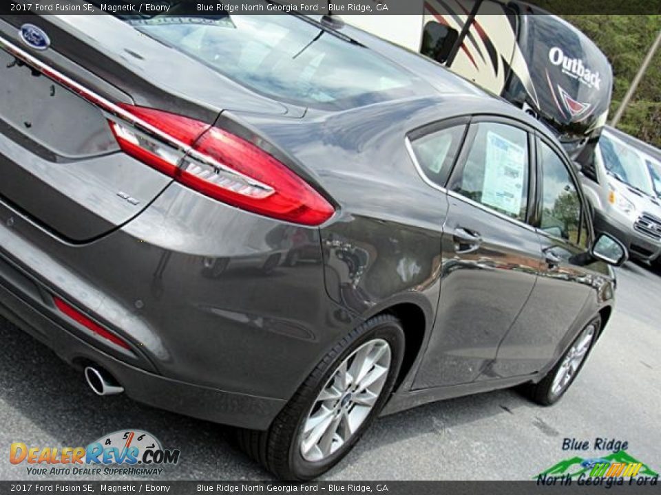 2017 Ford Fusion SE Magnetic / Ebony Photo #33
