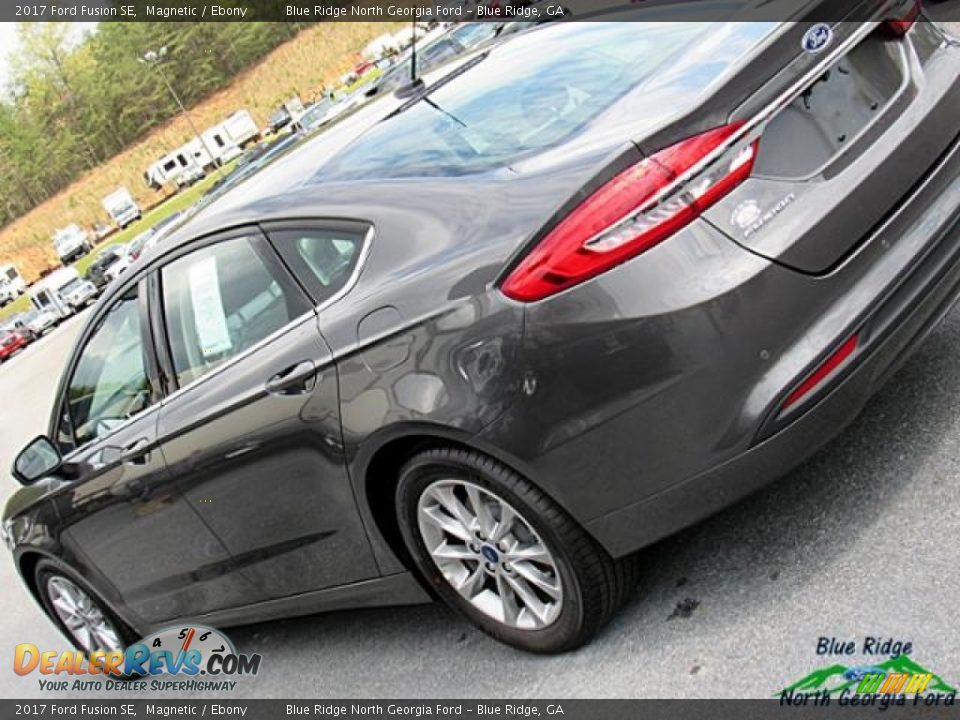 2017 Ford Fusion SE Magnetic / Ebony Photo #34