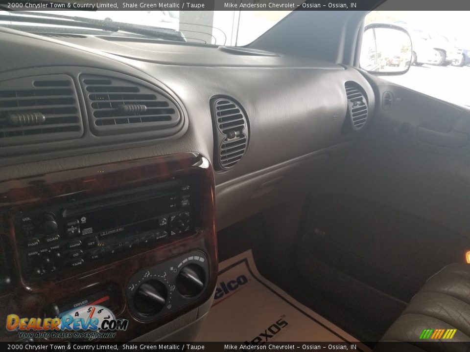 2000 Chrysler Town & Country Limited Shale Green Metallic / Taupe Photo #16