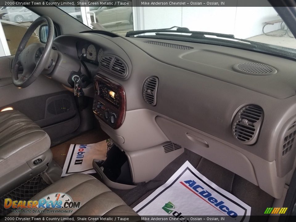 2000 Chrysler Town & Country Limited Shale Green Metallic / Taupe Photo #27