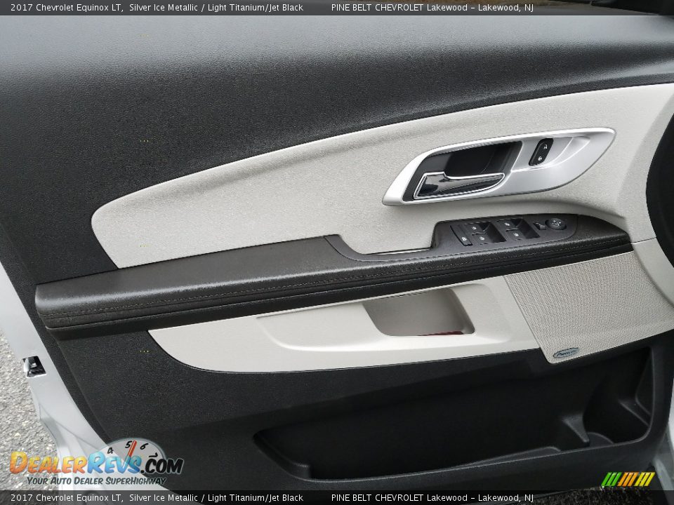 2017 Chevrolet Equinox LT Silver Ice Metallic / Light Titanium/Jet Black Photo #6